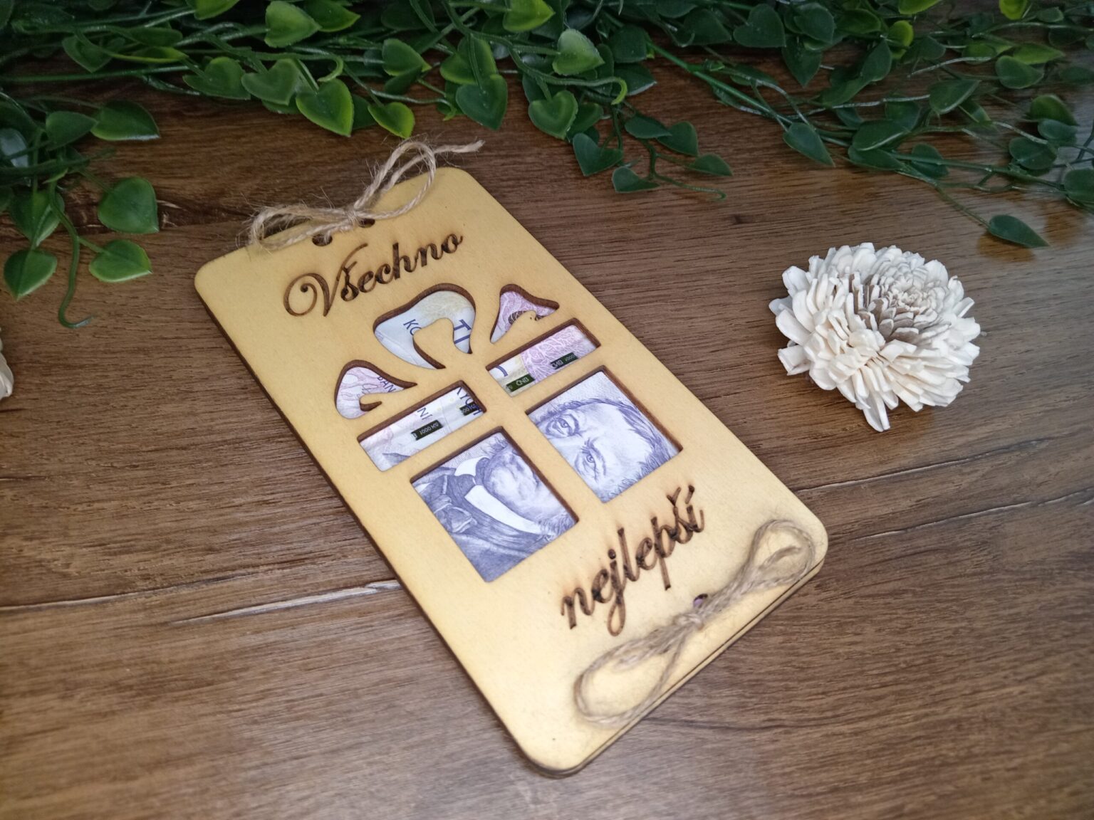 20016 Dřevěná narozeninová obálka na peníze