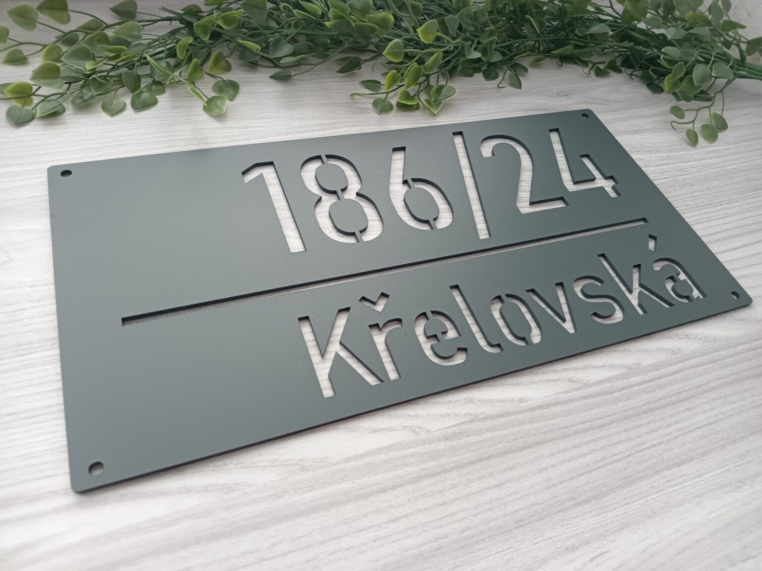 .Plastová deska (černá RAL 9005)