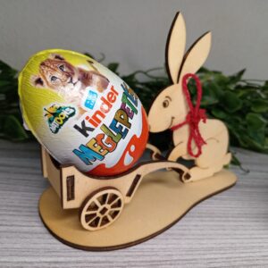 Stojan na vajíčko Kinder - Dřevěný velikonoční zajíc s vozíkem
