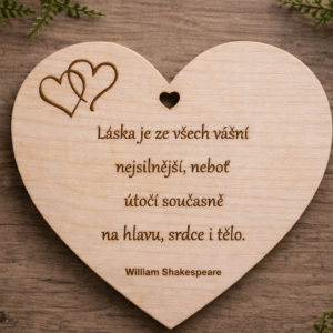 Dřevěné srdce s textem - William Shakespeare