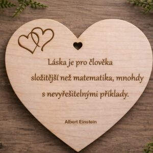 Dřevěné srdce dekorace na zeď - Albert Einstein