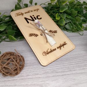 Vtipný dárek k narozeninám pro ženu - Dřevěná obálka NIC