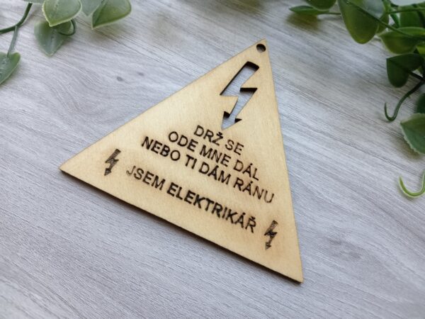 Dřevěný dárek pro elektrikáře - výstražná cedule