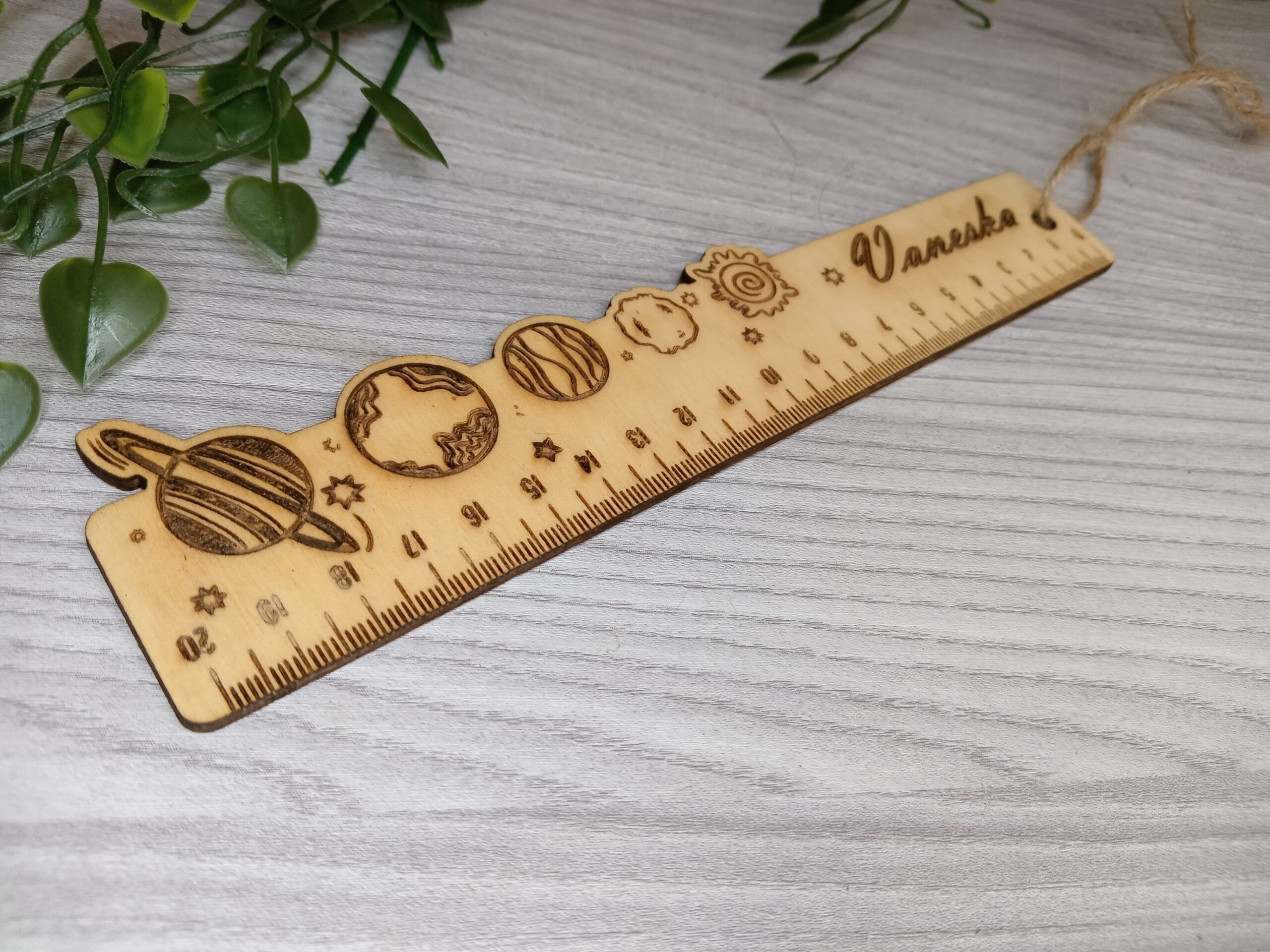 Dřevěné pravítko pro děti – Planety 20 cm