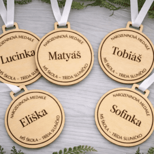 https://dekohra.eu/produkt/drevene-medaile-pro-skolky-narozeninove-i-predskolacke-s-vlastnim-textem/