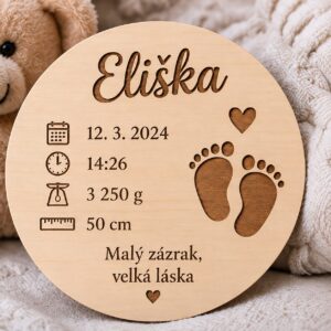 Dřevěná cedulka k narození dítěte s údaji